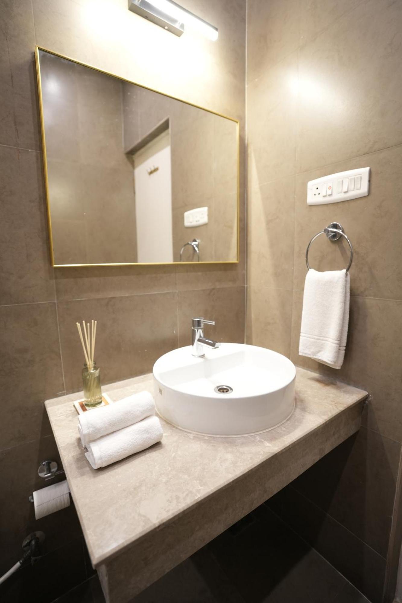 Hanu Reddy Residences Poes Garden Ченнаи Экстерьер фото